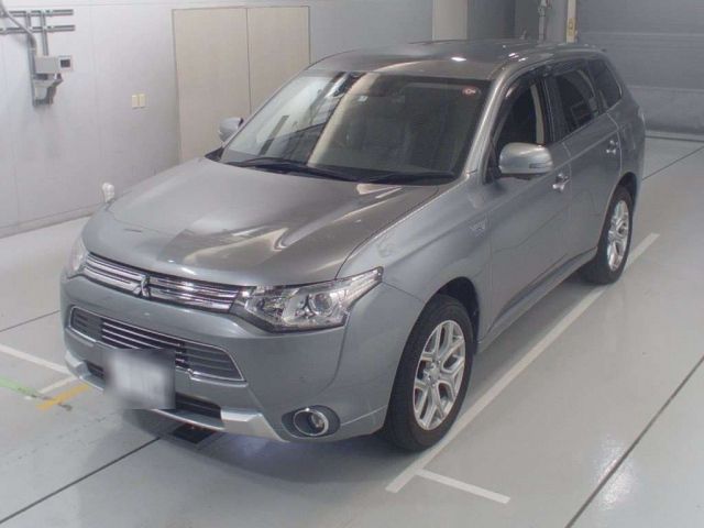 33120 MITSUBISHI OUTLANDER PHEV GG2W 2015 г. (CAA Chubu)